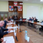 Nadzwyczajna sesja rady powiatu opatowskiego / Emilia Sitarska / Radio Kielce