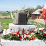 Huta Szklana. Uroczystości upamiętniające 75 rocznicę mordu dokonanego przez żandarmerię niemiecką na mieszkańcach miejscowości / Stanisław Blinstrub / Radio Kielce