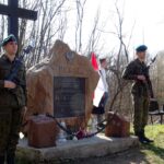 Uroczystości w Jeleńcu upamiętniające wygraną bitwę oddziału Szarego z żandarmerią niemiecką 1 kwietnia 1944 roku. Pomnik z 1996 roku / Emilia Sitarska / Radio Kielce