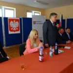 Waśniów. Wizyta Ministra Rolnictwa i Rozwoju Wsi Krzysztofa Jurgiela. Na zdjęciu: Andrzej Bętkowski - wicewojewoda świętokrzyski, Małgorzata Erlich -Smurzyńska - dyrektor Świętokrzyskiego Oddziału Regionalnego Agencji Restrukturyzacji i Modernizacji Rolnictwa, Krzysztof Jurgiel - minister Rolnictwa i Rozwoju Wsi, Zbigniew Duda - starosta ostrowiecki i poseł PiS - Andrzej Kryj / Emilia Sitarska / Radio Kielce