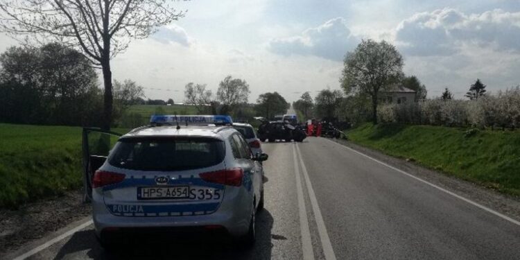 Śmiertelny wypadek na drodze krajowej nr 74 z Kielc do Opatowa / świętokrzyska policja