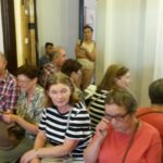 Kolejka po bilet do Teatru im. Stefana Żeromskiego. Akcja: "Bilet za 300 groszy" / Katarzyna Prędotka / Radio Kielce