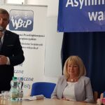 Ostrowiec. Międzynarodowa konferencja o wojnie. Na zdjęciu: po lewej senator Jarosław Rusiecki / Jarosław Rusiecki / facebook