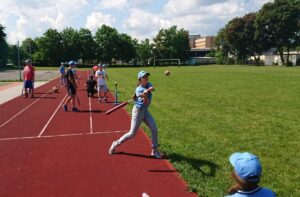 Włoszczowa. Uczniowie trenowali grę w baseball / Daniel Lenart / Radio Kielce