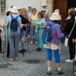 Pińczów. 6. Marsz Nordic Walking Studentów Uniwersytetu Trzeciego Wieku / Kamil Włosowicz / Radio Kielce