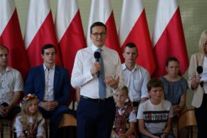 Jędrzejów. Premier Mateusz Morawiecki z wizytą w regionie świętokrzyskim / Mateusz Kaczmarczyk / Radio Kielce