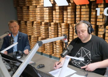 Punkty Widzenia. Od lewej:  Robert Jaworski, burmistrz Chęcin oraz red. Daniel Lenart, Radio Kielce / Kamil Król / Radio Kielce