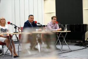 Kielce. Studio Polityczne. Od lewej: Jadwiga Szewczyk - Kukiz'15, Grzegorz Gałuszka - PSL i Piotr Kopacz - Nowoczesna / Karol Żak / Radio Kielce