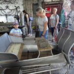 Ciuchcia Expres Ponidzie rozpoczęła sezon. Zabytkowa kuźnia Zenona Śmietańskiego / Ewa Pociejowska-Gawęda / Radio Kielce