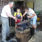 Ciuchcia Expres Ponidzie rozpoczęła sezon. Zabytkowa kuźnia Zenona Śmietańskiego / Ewa Pociejowska-Gawęda / Radio Kielce