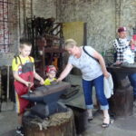 Ciuchcia Expres Ponidzie rozpoczęła sezon. Zabytkowa kuźnia Zenona Śmietańskiego / Ewa Pociejowska-Gawęda / Radio Kielce