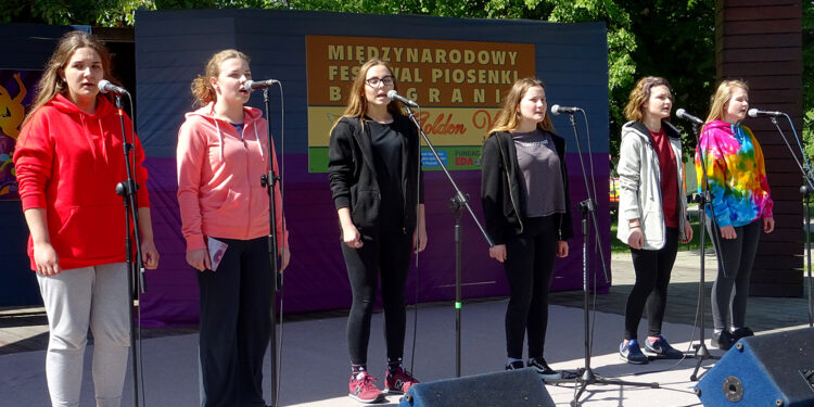 Międzynarodowy Festiwal Piosenki „Golden Voice” w Jędrzejowie / Radio Kielce