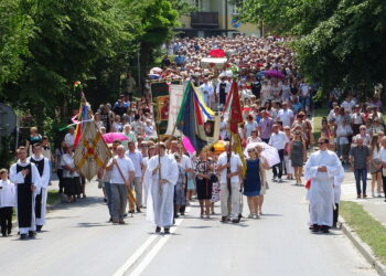 Uroczystość Bożego Ciała w Ostrowcu / Anna Głąb / Radio Kielce