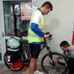 Włoszczowa. Uczniowie wzięli udział w charytatywnej akcji „Maturzyści pomagają kilometrami” / Ewa Pociejowska - Gawęda / Radio Kielce