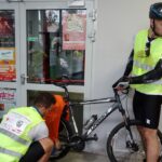 Włoszczowa. Uczniowie wzięli udział w charytatywnej akcji „Maturzyści pomagają kilometrami” / Ewa Pociejowska - Gawęda / Radio Kielce