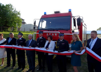 Obchody Dnia Strażaka w gminie Mirzec. Przekazanie dla jednostki OSP w Ostrożance nowego samochodu ratowniczo-gaśniczego / Tomasz Piwko / Radio Kielce