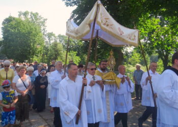 Procesja w Klasztorze Ojców Cystersów / Ewa Pociejowska-Gawęda / Radio Kielce