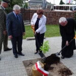 Sadzenie Dębu Pamięci w Starachowicach / Tomasz Piwko / Radio Kielce