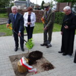 Sadzenie Dębu Pamięci w Starachowicach / Tomasz Piwko / Radio Kielce