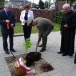 Sadzenie Dębu Pamięci w Starachowicach / Tomasz Piwko / Radio Kielce