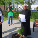 Sadzenie Dębu Pamięci w Starachowicach / Tomasz Piwko / Radio Kielce