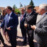 Koprzywnica. Wizyta Marszałka Sejmu Marka Kuchcińskiego. Na zdjęciu: Andrzej Bętkowski - wicewojewoda świętokrzyski, poseł Marek Kwitek, poseł Andrzej Kryj, Marek Kuchciński - Marszałek Sejmu i poseł Krzysztof Lipiec / Grażyna Szlęzak - Wójcik / Radio Kielce