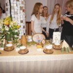 Sandomierz. Wystawa przedstawiająca aranżacje stołów / Grażyna Szlęzak - Wójcik / Radio Kielce