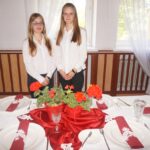 Sandomierz. Wystawa przedstawiająca aranżacje stołów / Grażyna Szlęzak - Wójcik / Radio Kielce