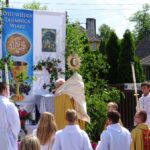 Starachowice. Uroczystości Bożego Ciała w parafii pw. Wszystkich Świętych / Tomasz Piwko / Radio Kielce