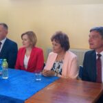 Poseł Robert Telus odwiedził miejscowość Brzezie. Na zdjęciu: poseł Robert Telus, posłanka Anna Krupka, Danuta Krępa - starosta starachowicki i Andrzej Pruś - wiceprzewodniczący Sejmiku Województwa Świętokrzyskiego / Michał Kita / Radio Kielce