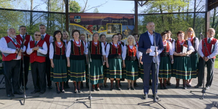 Pierwszy Gminny Przegląd Pieśni Maryjnych / Kamil Król / Radio Kielce