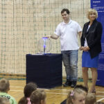 Naukobus wraz z ekspertami z Centrum Nauki Kopernik odwiedził Szkołę Podstawową w Mąchocicach-Scholasterii / Michał Kita / Radio Kielce