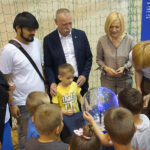 Naukobus wraz z ekspertami z Centrum Nauki Kopernik odwiedził Szkołę Podstawową w Mąchocicach-Scholasterii / Michał Kita / Radio Kielce