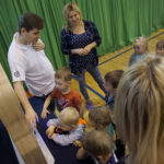 Naukobus wraz z ekspertami z Centrum Nauki Kopernik odwiedził Szkołę Podstawową w Mąchocicach-Scholasterii / Michał Kita / Radio Kielce