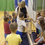 Naukobus wraz z ekspertami z Centrum Nauki Kopernik odwiedził Szkołę Podstawową w Mąchocicach-Scholasterii / Michał Kita / Radio Kielce