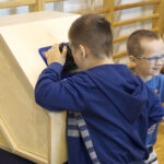 Naukobus wraz z ekspertami z Centrum Nauki Kopernik odwiedził Szkołę Podstawową w Mąchocicach-Scholasterii / Michał Kita / Radio Kielce