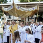 Procesja z kościoła Wniebowzięcia NMP we Włoszczowie / Mateusz Kaczmarczyk / Radio Kielce