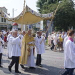 Procesja z kościoła Wniebowzięcia NMP we Włoszczowie / Mateusz Kaczmarczyk / Radio Kielce