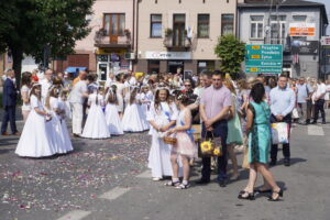 Procesja z kościoła Wniebowzięcia NMP we Włoszczowie / Mateusz Kaczmarczyk / Radio Kielce