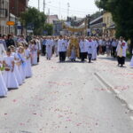 Procesja z kościoła Wniebowzięcia NMP we Włoszczowie / Mateusz Kaczmarczyk / Radio Kielce