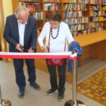 Otwarcie czytelni w I LO im. Mikołaja Reja w Jędrzejowie. Od lewej: prof. Stanisław Gomułka i Joanna Gomułka / Anna Zygan