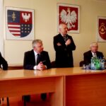 Ostrowiec. Wizyta Ministra Cyfryzacji Marka Zagórskiego. Na zdjęciu: wicewojewoda Andrzej Bętkowski, senator Jarosław Rusiecki, Marek Zagórski - Minister Cyfryzacji, poseł Krzysztof Lipiec i poseł Andrzej Kryj / Anna Głąb / Radio Kielce