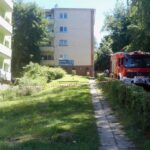 Ostrowiec. Policja bierze udział w akcji zabezpieczania bloku przy ulicy Mickiewicza / Anna Głąb / Radio Kielce