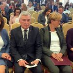 III Ogólnopolska Konferencja „Ewidencja świadczeń zdrowotnych podstawą bezpieczeństwa prawno-finansowego placówki medycznej”. Od lewej: Małgorzata Kiebzak, dyrektor świętokrzyskiego oddziału NFZ, Andrzej Bętkowski, wicewojewoda świętokrzyski, Józefa Szczurek-Żelazko, wiceminister zdrowia, Anna Krupka, poseł PiS / Iwona Murawska / Radio Kielce