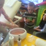 Akcja „Dzień piękności i radości dla mam” zorganizowana przez Fundację „Dr Clown” / Iwona Murawska / Radio Kielce