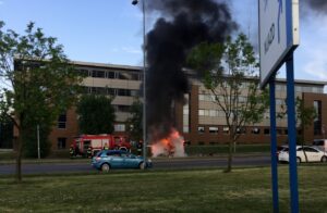 W Kielcach na ulicy Wrzosowej spłonął samochód osobowy / Arkadiusz Miller / Radio Kielce