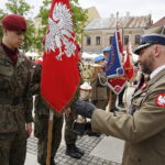 02.05.2018 Kielce. Dzień Flagi. Uroczystości na Rynku. Nagrody dla pocztów sztandarowych / Jarosław Kubalski / Radio Kielce