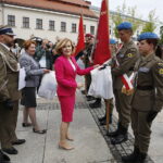 02.05.2018 Kielce. Dzień Flagi. Uroczystości na Rynku. Nagrody dla pocztów sztandarowych / Jarosław Kubalski / Radio Kielce