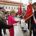 02.05.2018 Kielce. Dzień Flagi. Uroczystości na Rynku. Nagrody dla pocztów sztandarowych / Jarosław Kubalski / Radio Kielce
