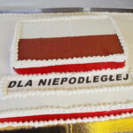 02.05.2018 Starachowice. Dzień Flagi. Organizatorzy rozdawali Tort dla Niepodległej / Jarosław Kubalski / Radio Kielce